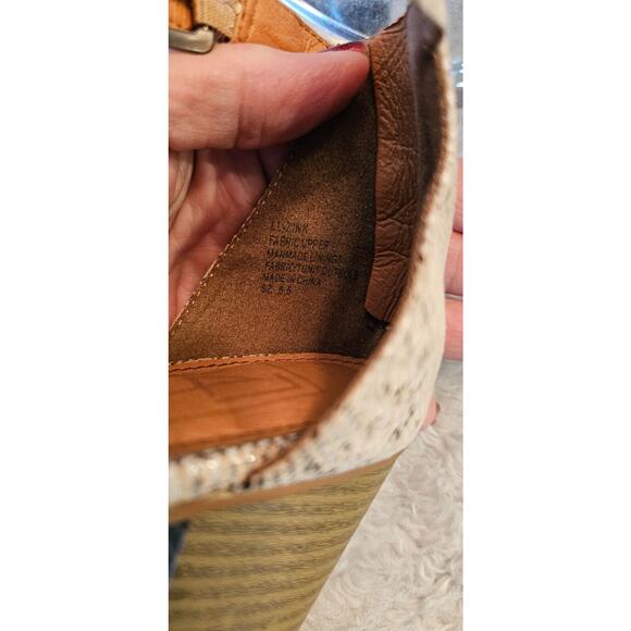 L47 Caged Peep Toe Bootie Sandal‎ Grey White Faux Snakeskin 6.5 Stacked Heel - Picture 6 of 6